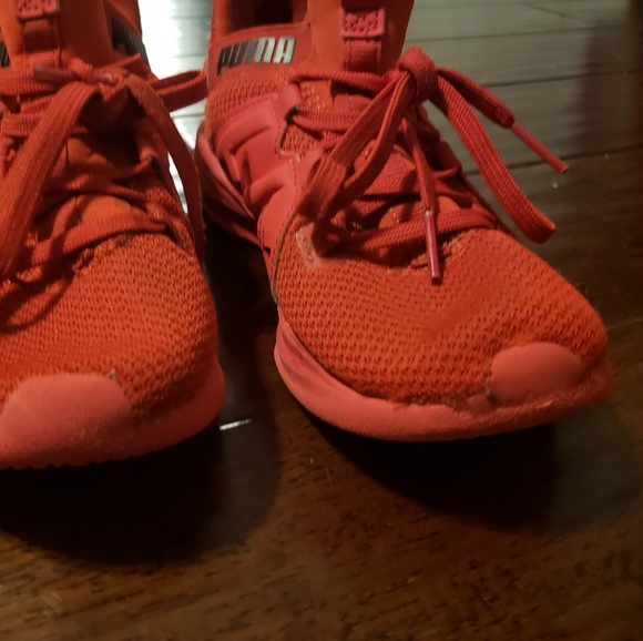 Boys Pre-owned Red & Black Pumas - Picture 3 of 6